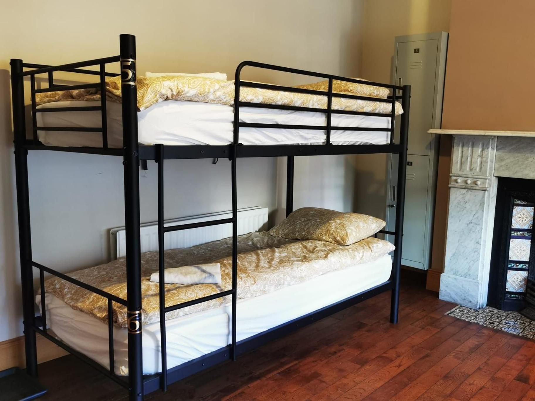 בלפסט Gr8 Hostel At The Mount מראה חיצוני תמונה